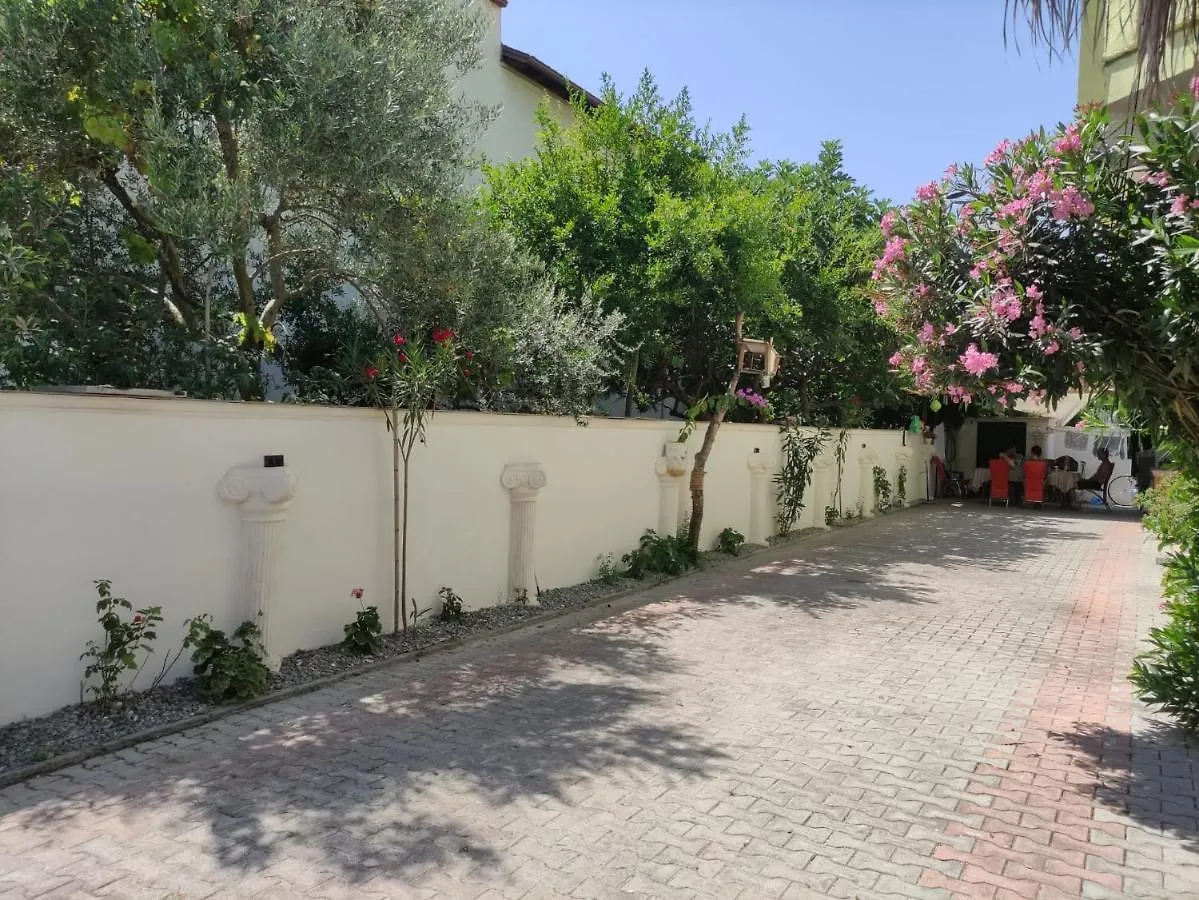 Ilirida-Swimming Pool & Garden View Rooms For Rent Durrës 0*,