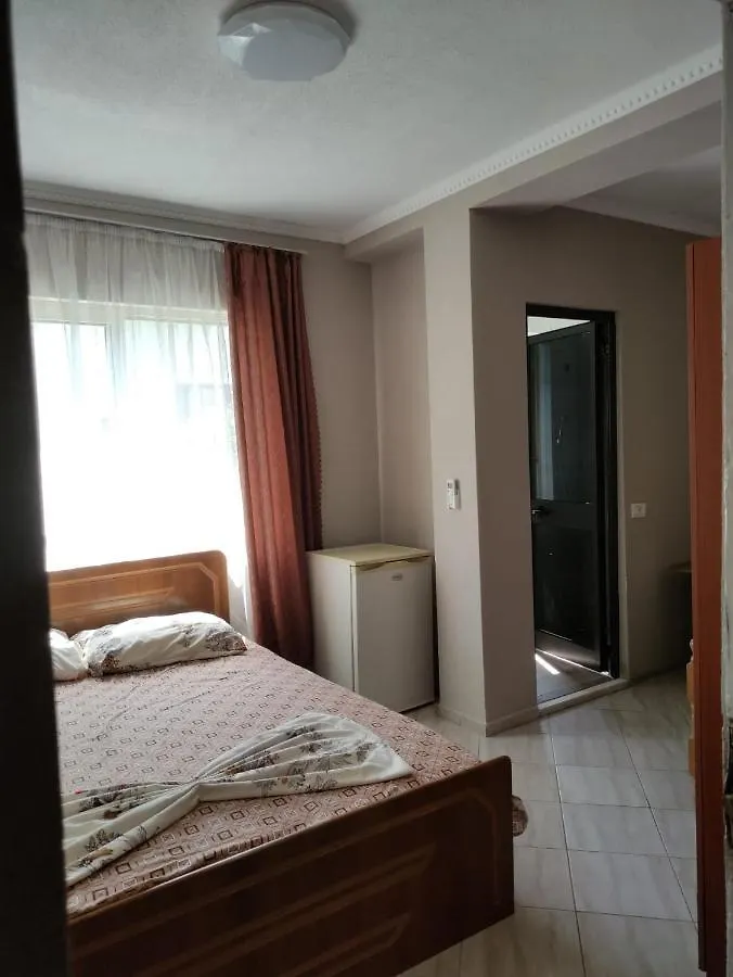 Homestay Ilirida-Swimming Pool & Garden View Rooms For Rent Durres