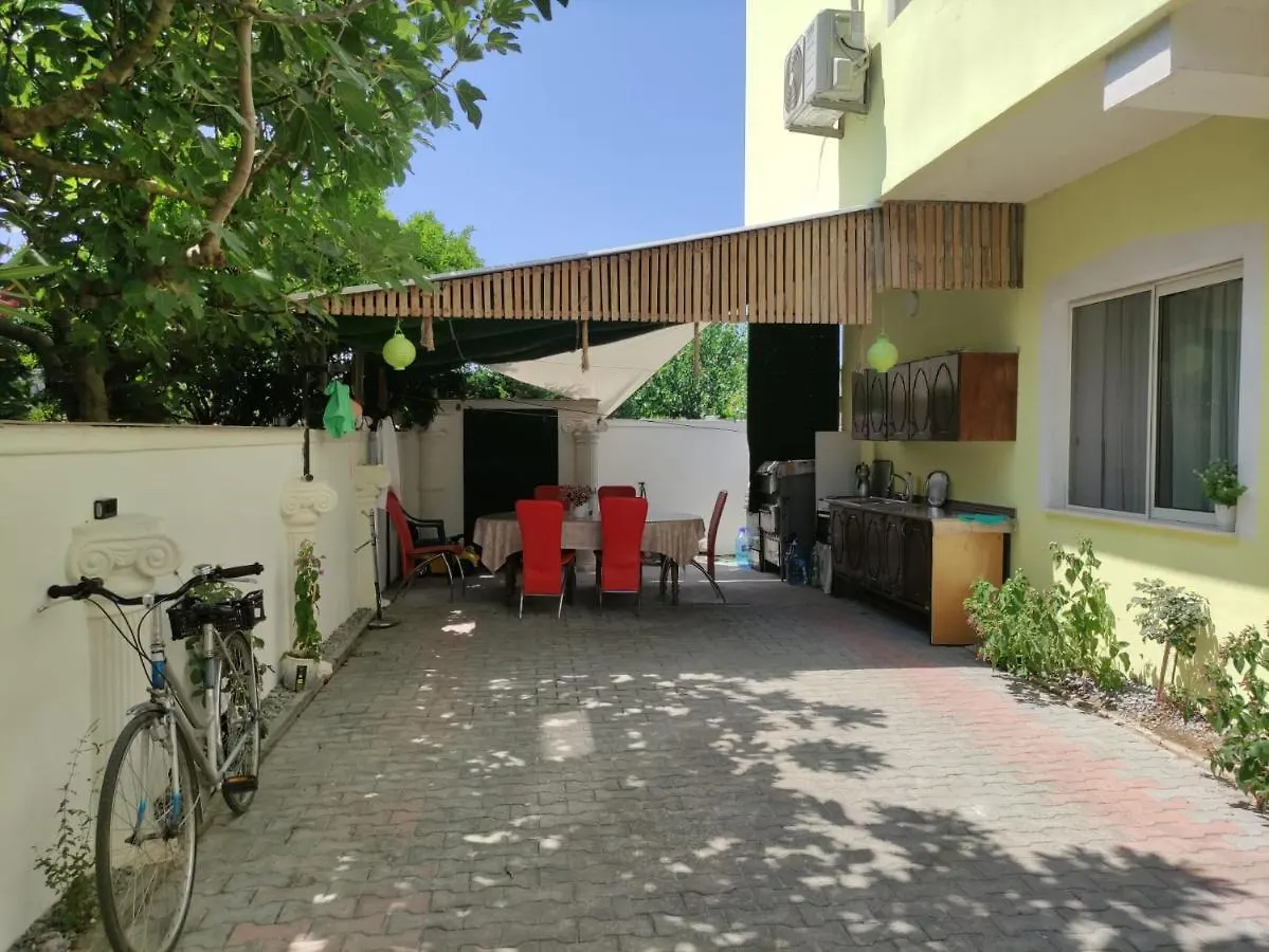 Homestay Ilirida-Swimming Pool & Garden View Rooms For Rent Durres