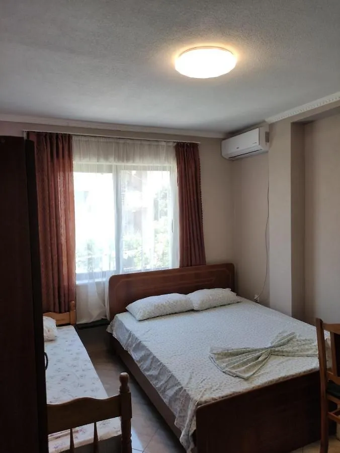 Homestay Ilirida-Swimming Pool & Garden View Rooms For Rent Durres