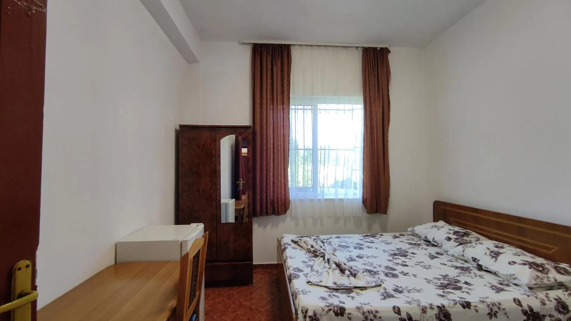 Ilirida-Swimming Pool & Garden View Rooms For Rent Durres Albania