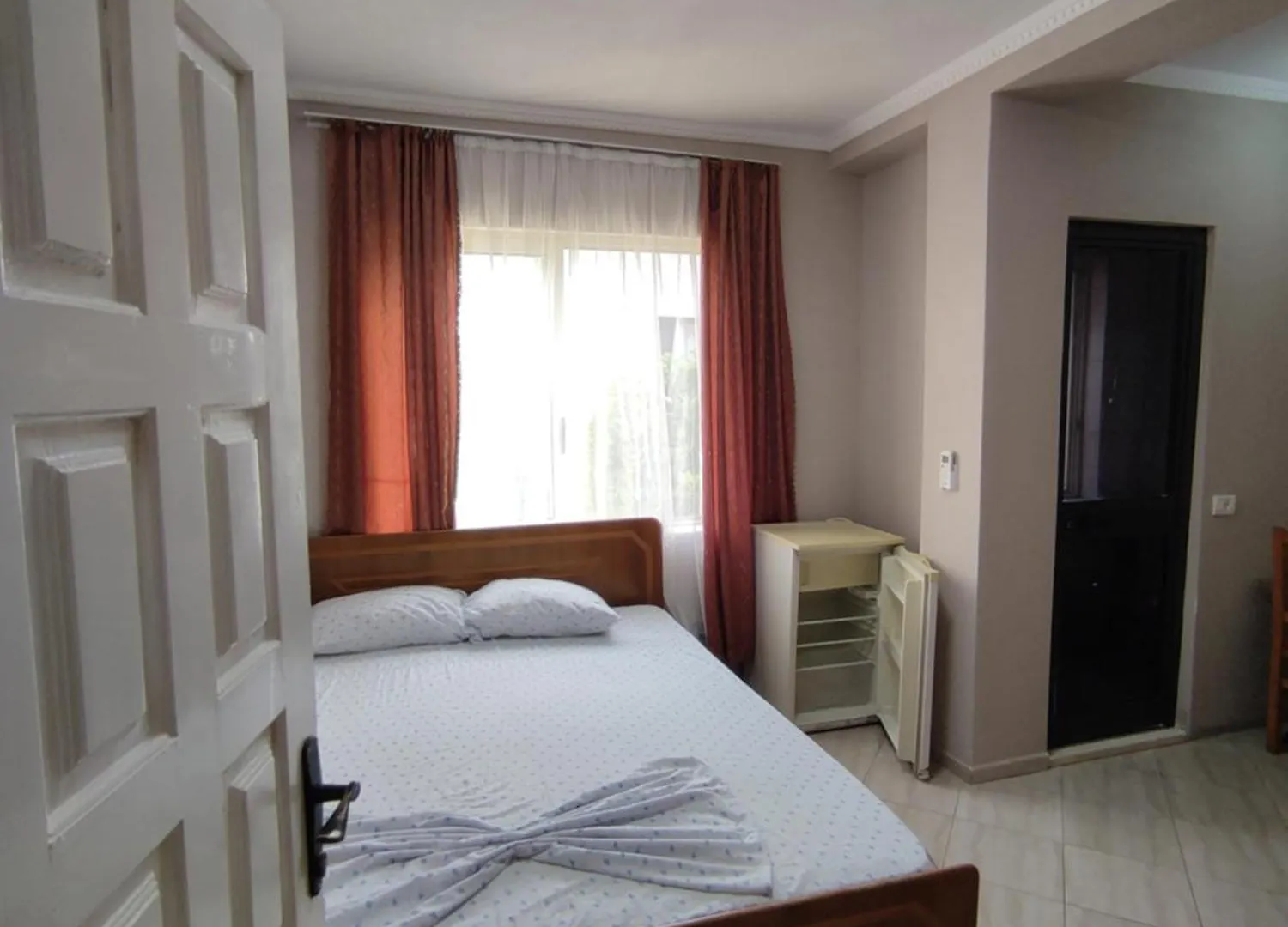 Ilirida-Swimming Pool & Garden View Rooms For Rent Durres