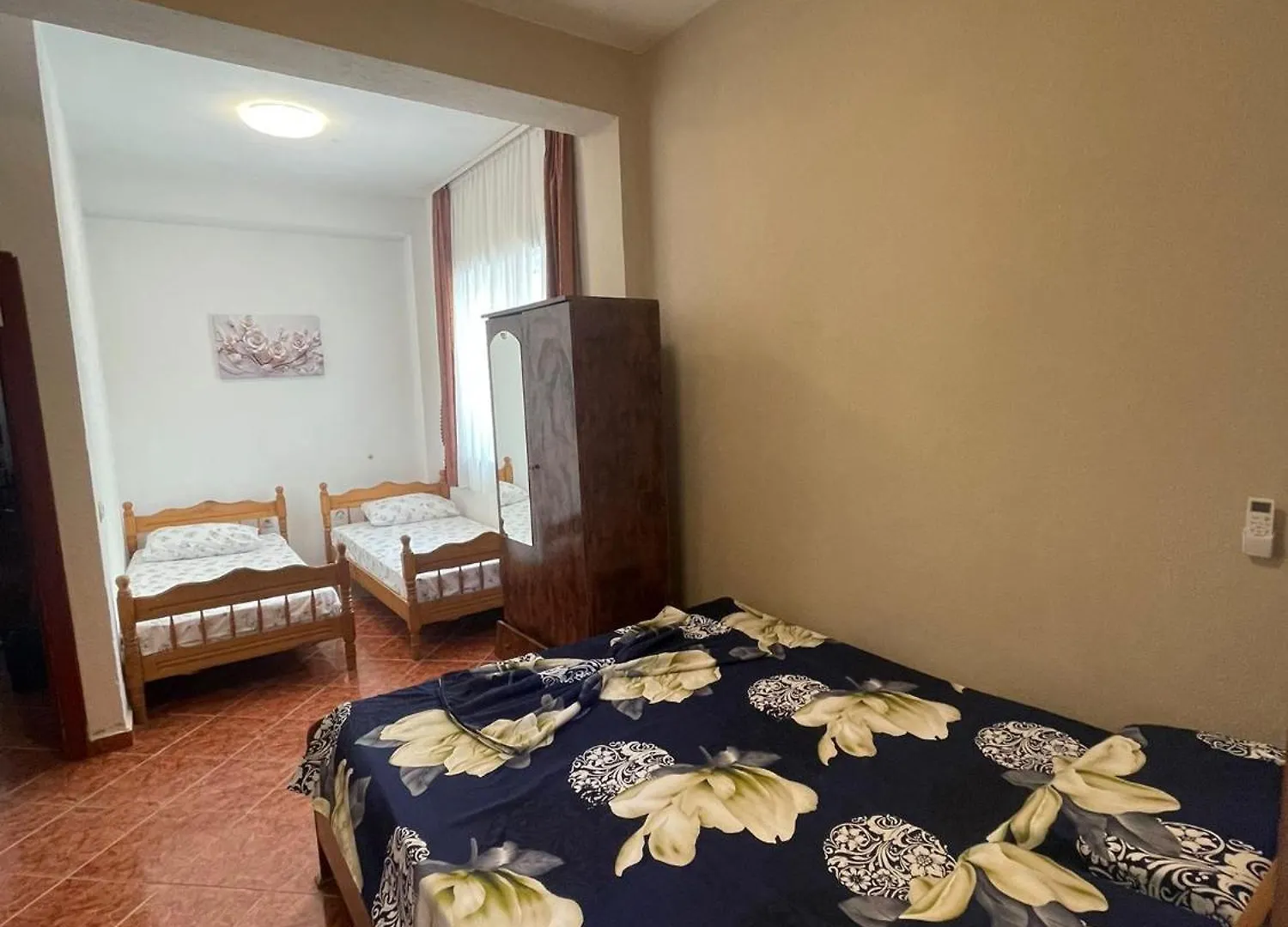 Ilirida-Swimming Pool & Garden View Rooms For Rent Durres Homestay