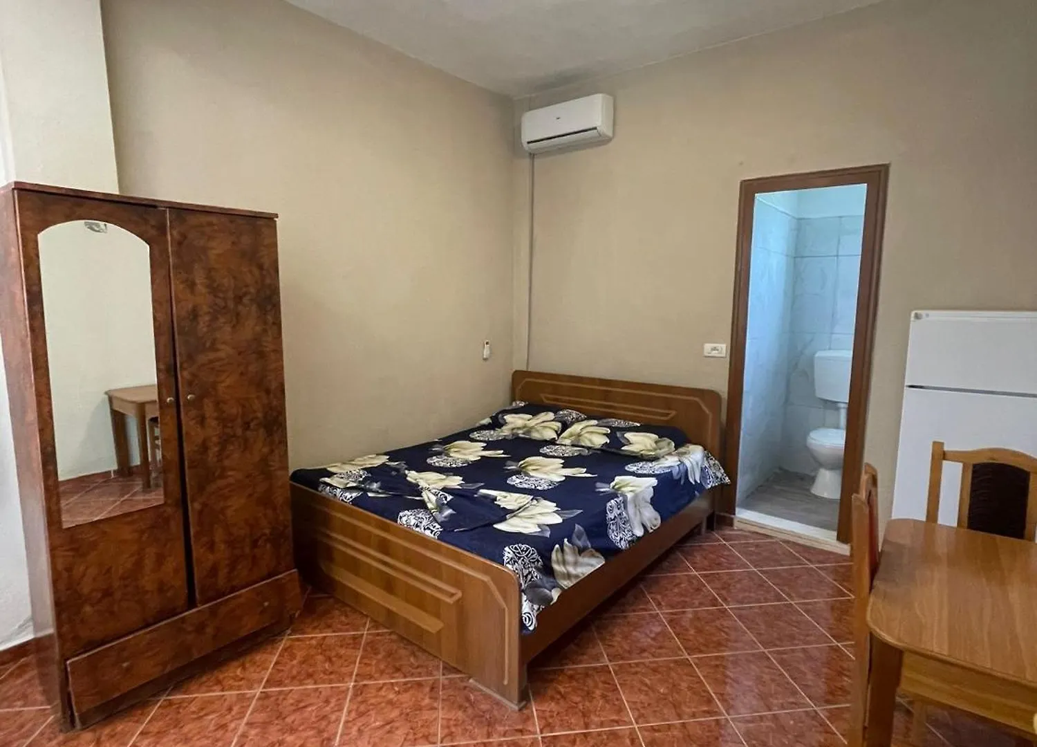 Homestay Ilirida-Swimming Pool & Garden View Rooms For Rent Durres Albania