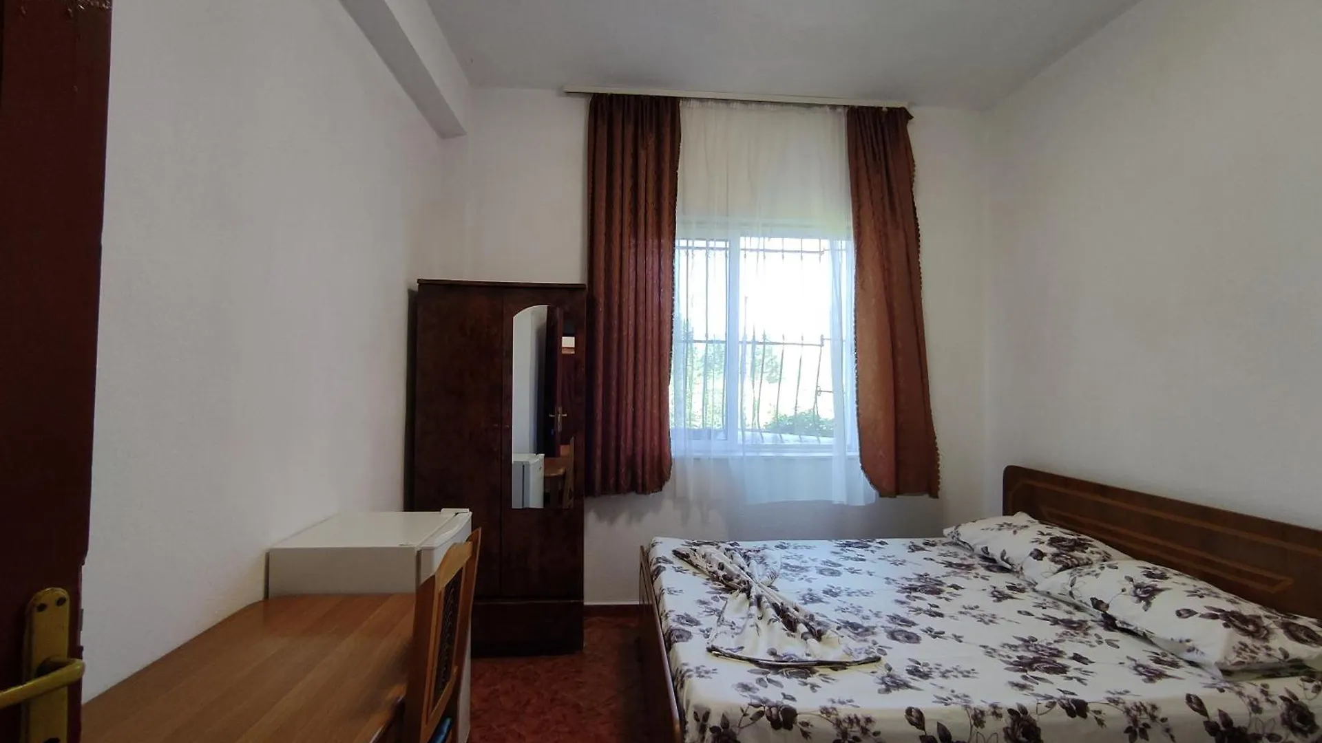 Ilirida-Swimming Pool & Garden View Rooms For Rent Durres