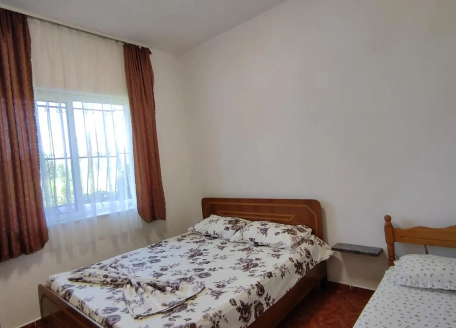 Ilirida-Swimming Pool & Garden View Rooms For Rent Durres Homestay