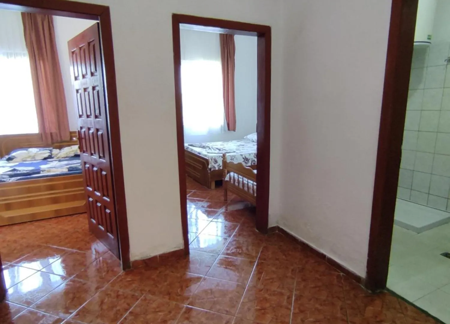 Ilirida-Swimming Pool & Garden View Rooms For Rent Durres Homestay