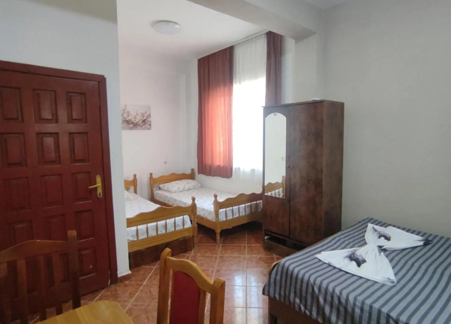 Homestay Ilirida-Swimming Pool & Garden View Rooms For Rent Durres