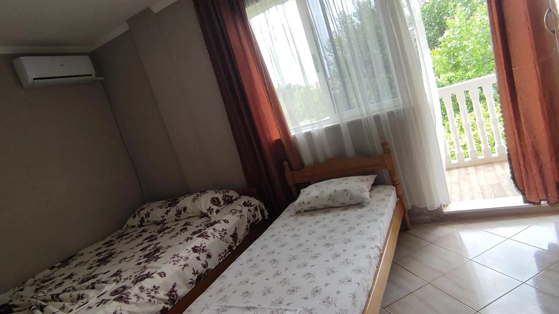 Homestay Ilirida-Swimming Pool & Garden View Rooms For Rent Durres
