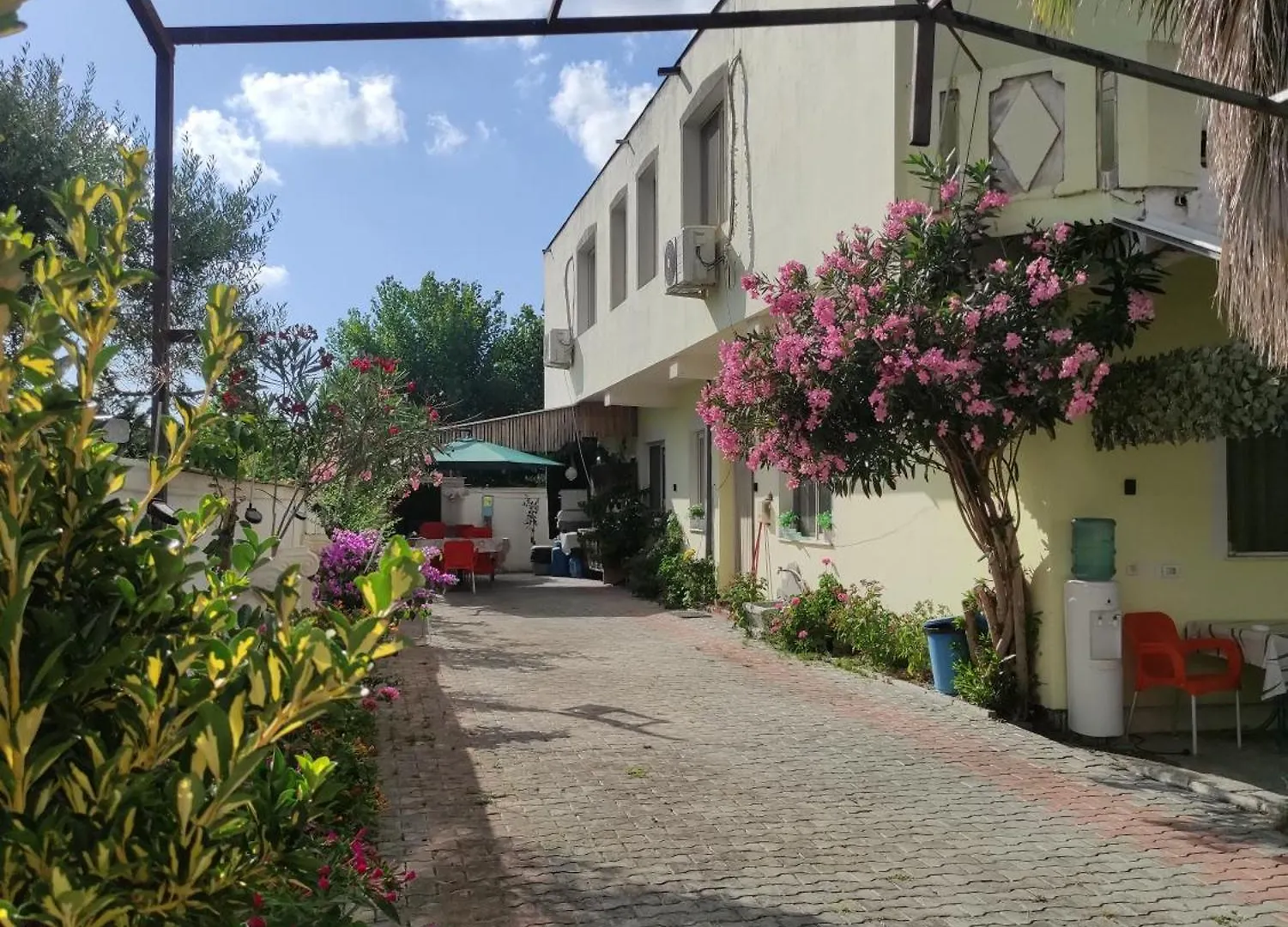 Ilirida-Swimming Pool & Garden View Rooms For Rent Durres 0*,  Albania