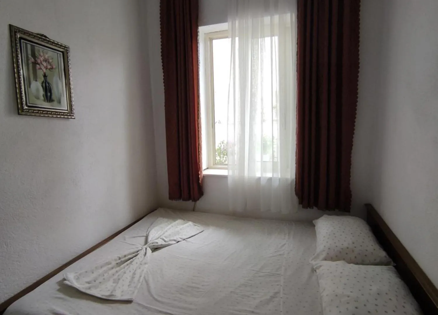 Ilirida-Swimming Pool & Garden View Rooms For Rent Durres Homestay