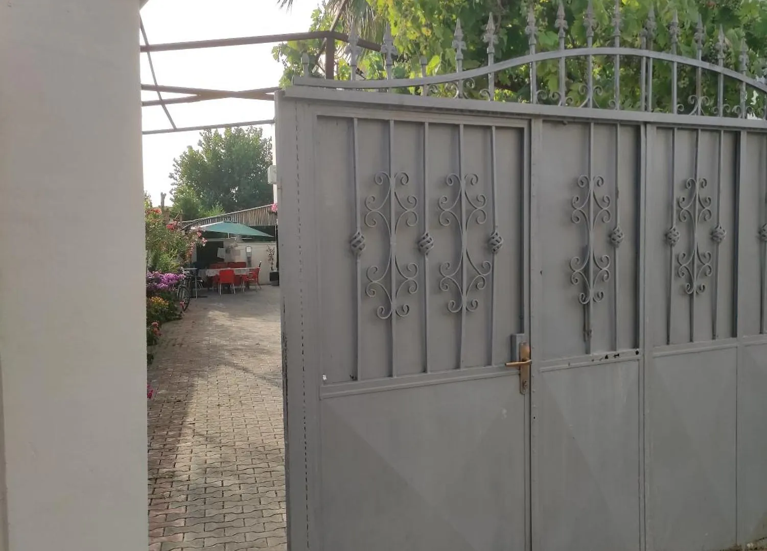 Homestay Ilirida-Swimming Pool & Garden View Rooms For Rent Durres Albania