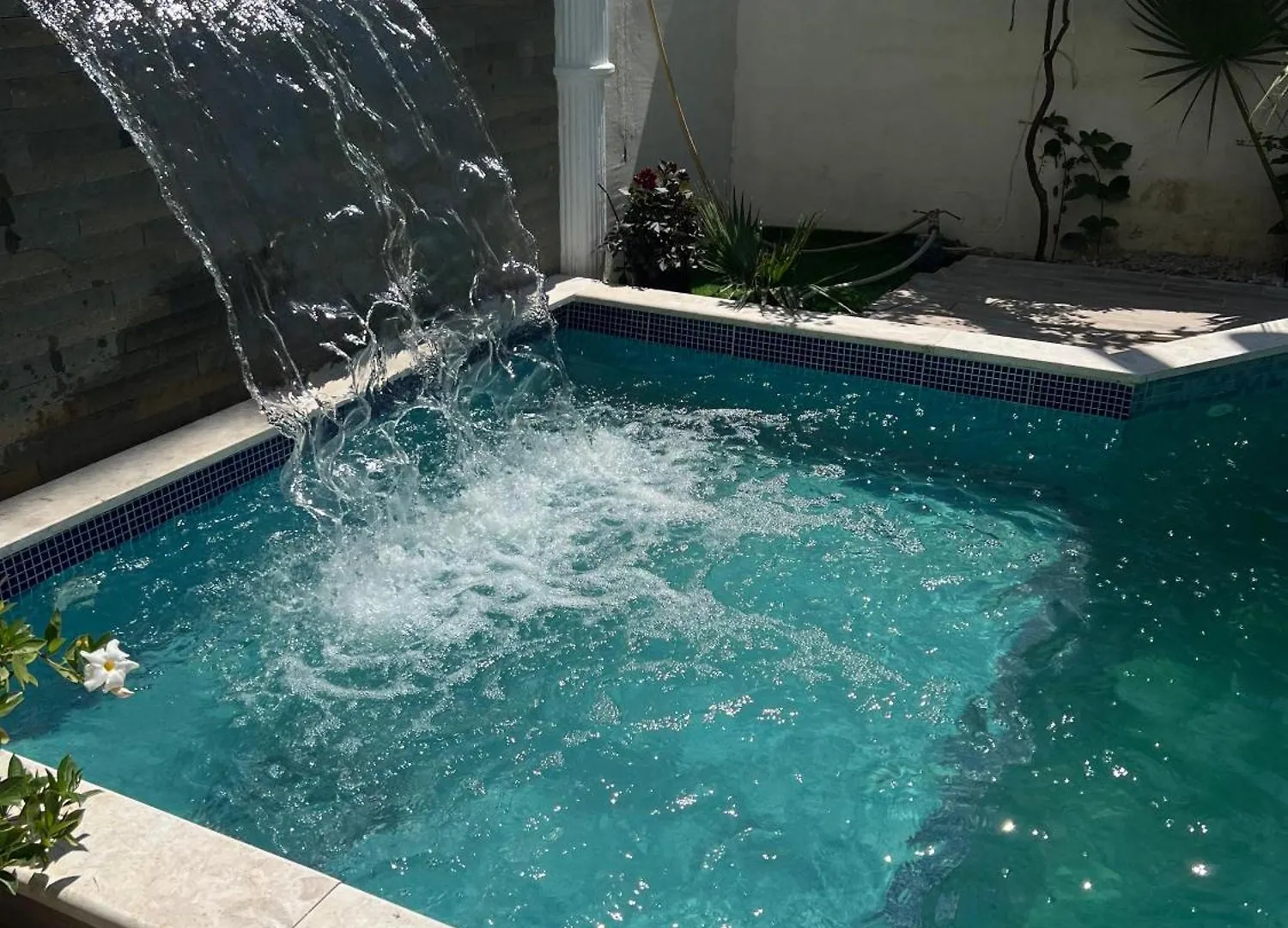 Ilirida-Swimming Pool & Garden View Rooms For Rent Durres