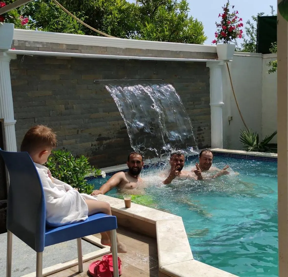 Kwatera prywatna Ilirida-Swimming Pool & Garden View Rooms For Rent Durrës